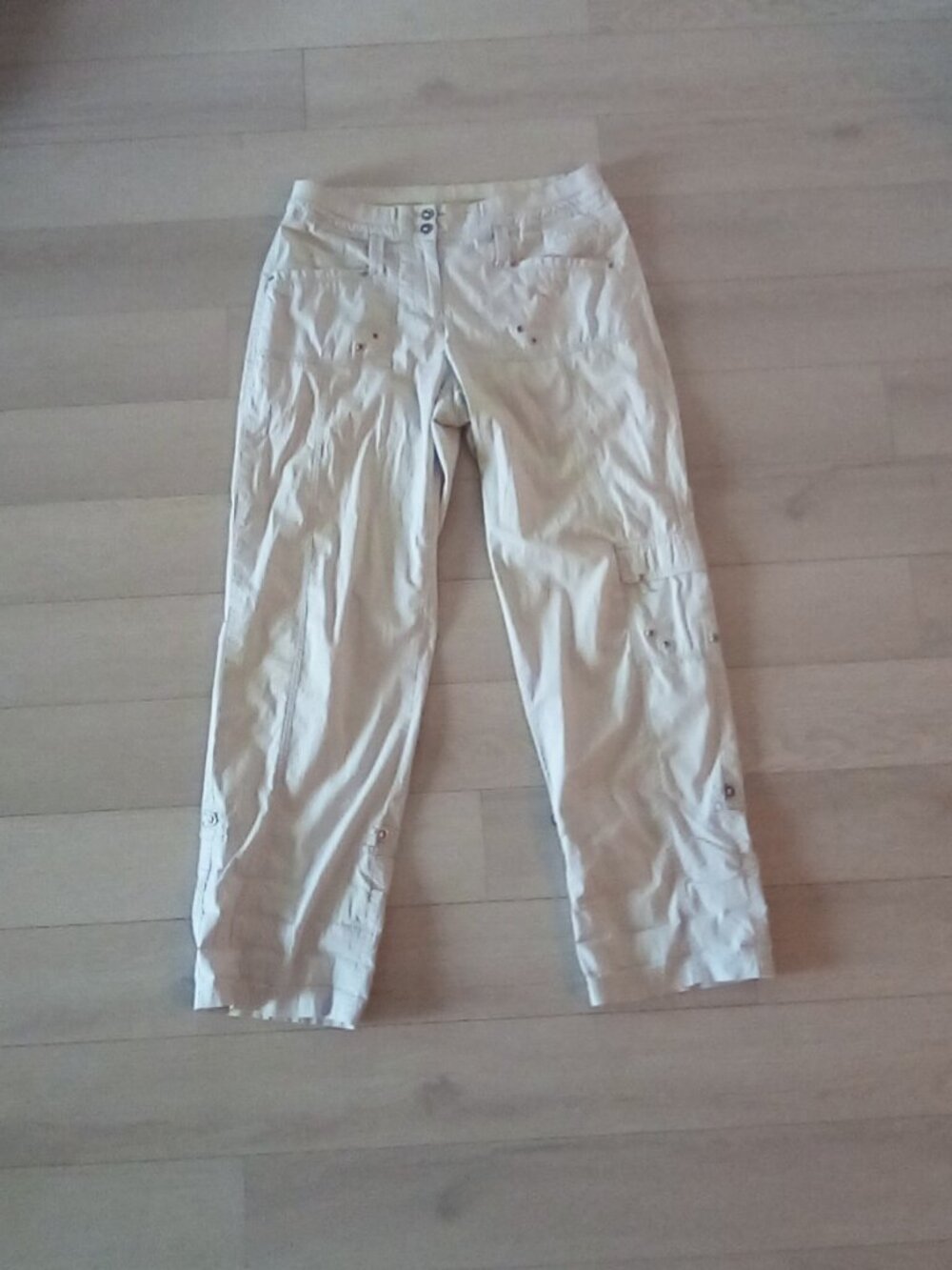 Chico's Pull On Ankle Roll Up Cargo Pants Women's size 1 (US size 8/10 )